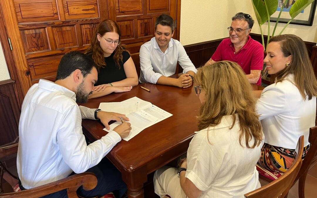 El Ayuntamiento refuerza la Biblioteca Municipal con la incorporación de una nueva auxiliar