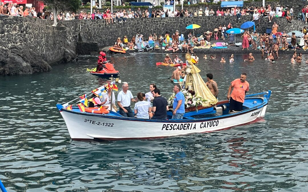 La Virgen del Carmen “Chiquita” y San Telmo “Chiquito” protagonizan una entrañable jornada marinera en Puerto de la Cruz