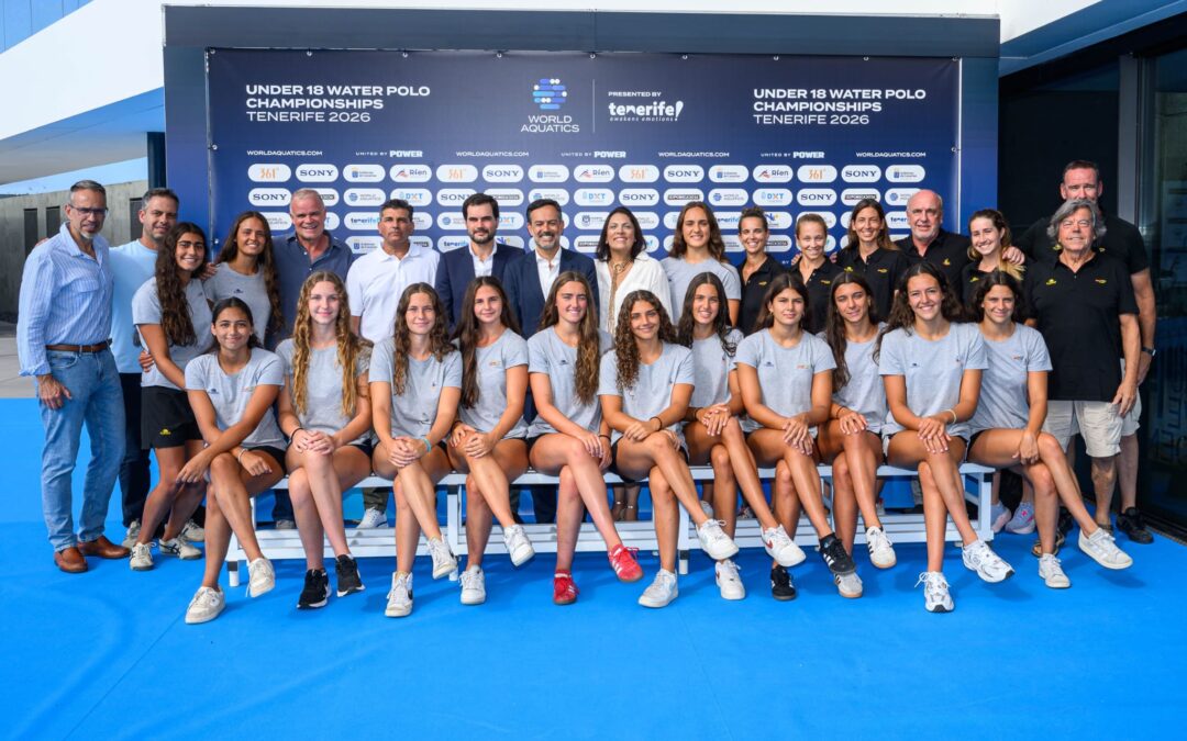 Puerto de la Cruz respalda a la selección española en el inicio del Mundial U18 de waterpolo femenino
